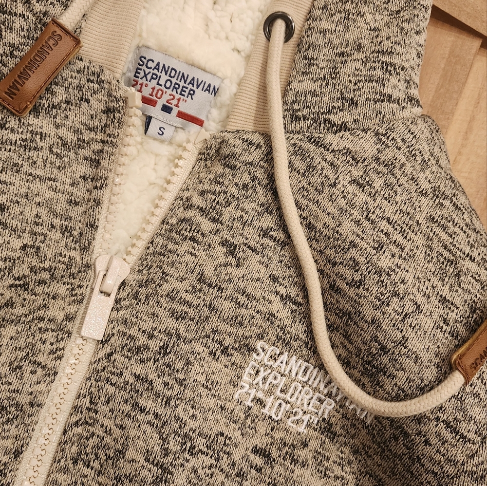Gray and Cream Zip-Up Hoodie Scandinavian Explorer - Picture 2 of 5